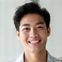 만성 피로 해소 후 만족스러운 표정의 30대 직장인 김민준 씨